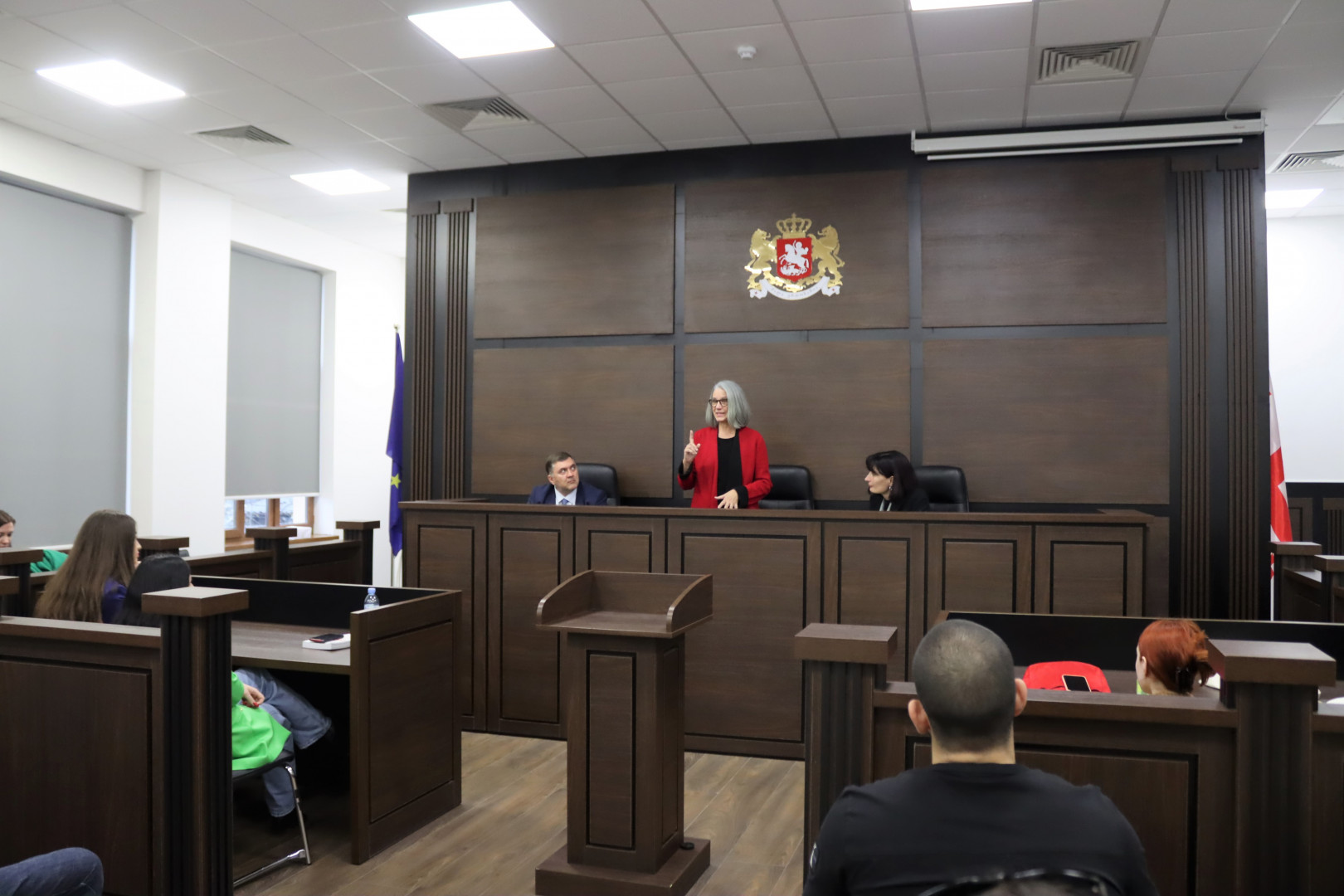 საჯარო ლექცია თემაზე -"ნაფიც მსაჯულთა სასამართლოს პრაქტიკული გამოწვევები ქართულ და ამერიკულ სამართალში"