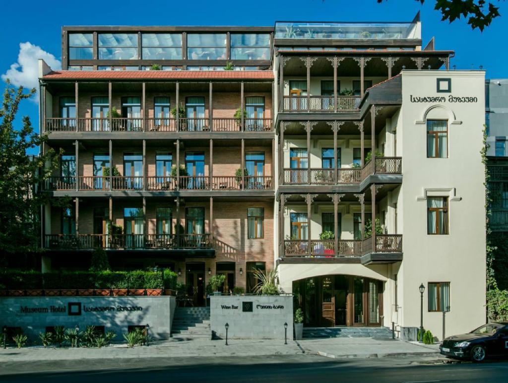 მასპინძლობის მენეჯმენტის სტუდენტების ვიზიტი სასტუმროებში “Holiday Inn Express Tbilisi Avlabari” და „სასტუმრო მუზეუმი“- ში